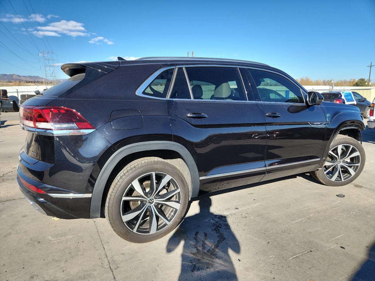 VOLKSWAGEN ATLAS CROSS SPORT SEL PREMIUM R-LINE