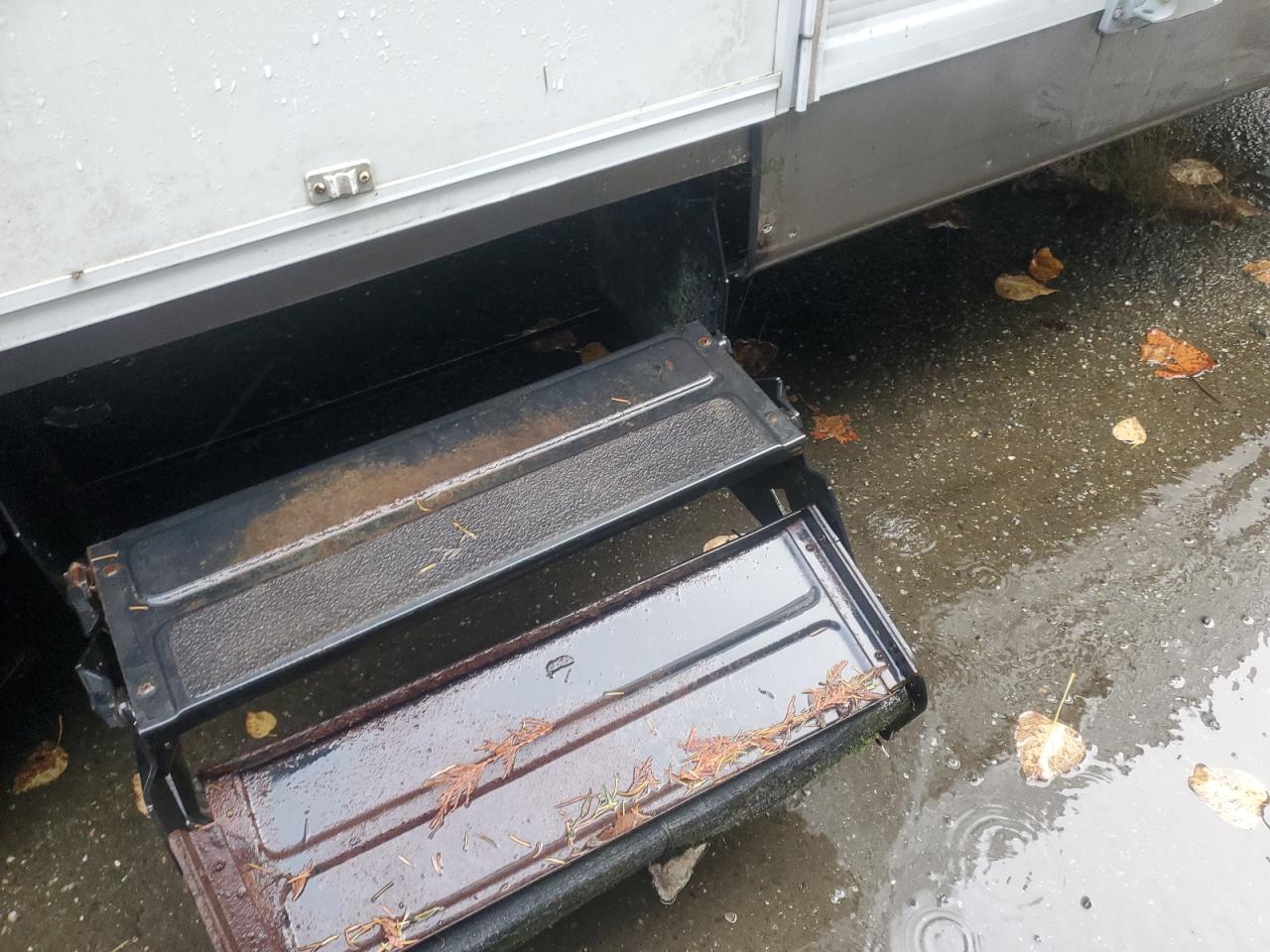 Lot #3282678288 2005 KOMFORT FIFTH WHEE