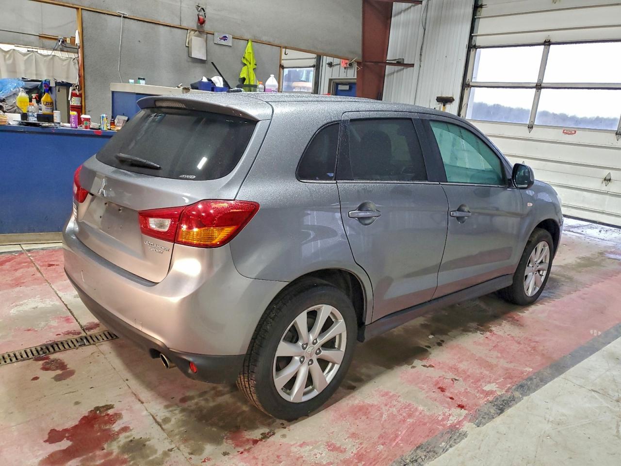 MITSUBISHI OUTLANDER SE