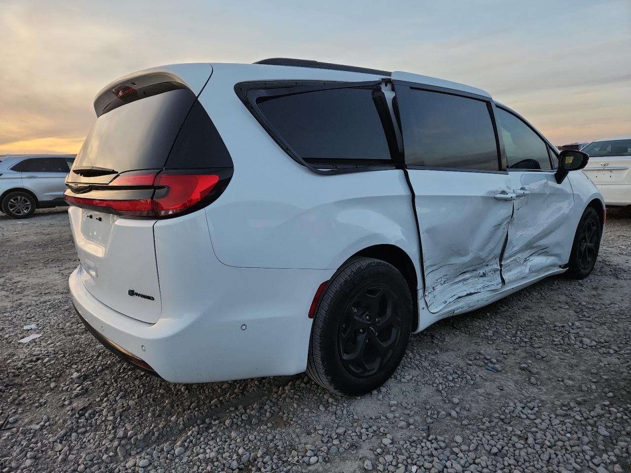 CHRYSLER PACIFICA HYBRID SELECT