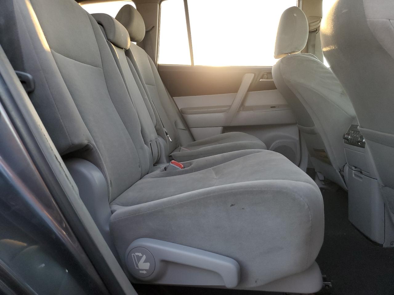 TOYOTA HIGHLANDER BASE