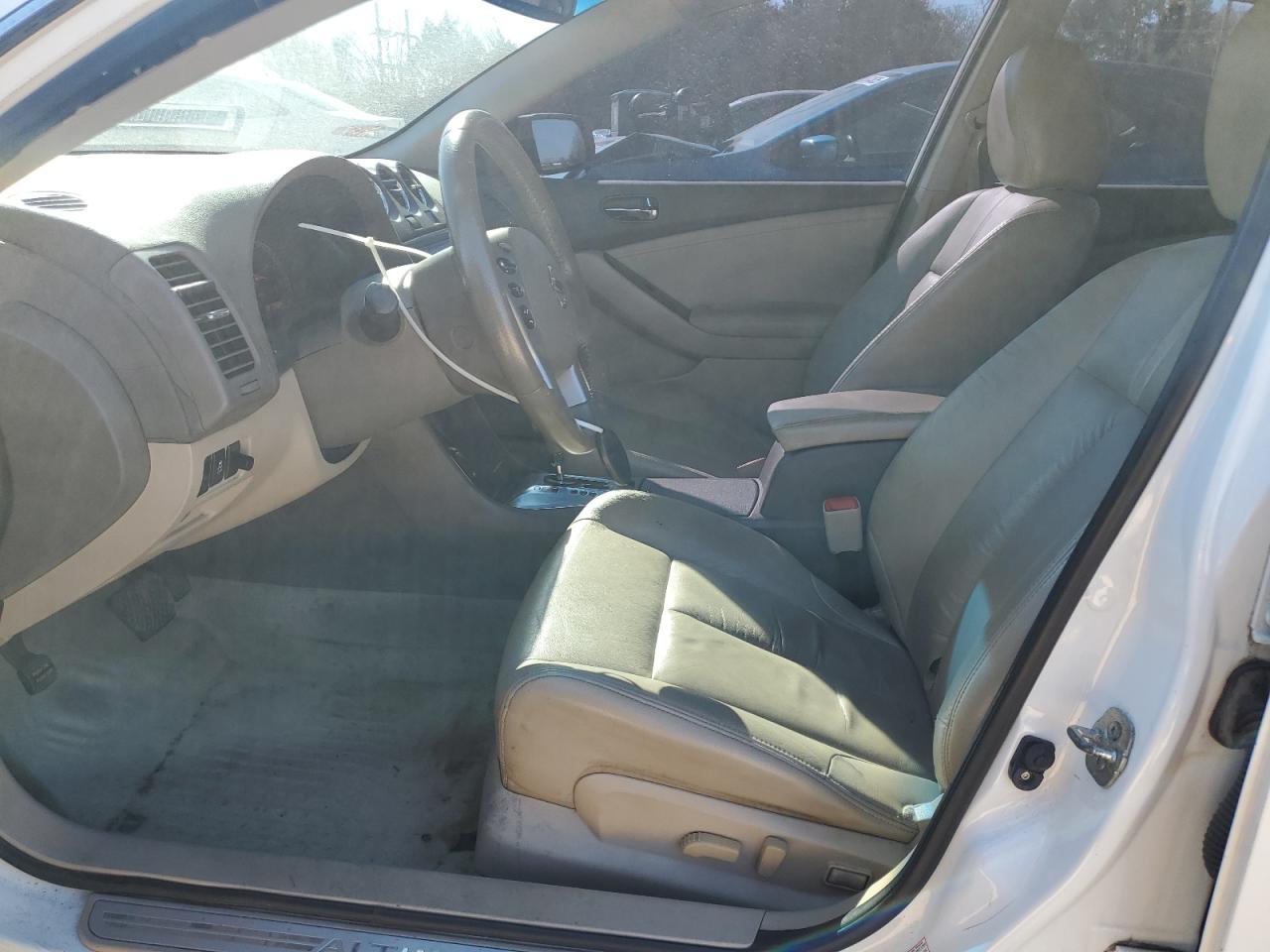 NISSAN ALTIMA BASE