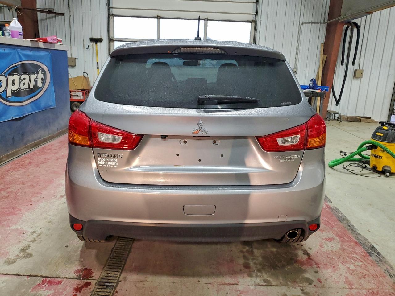 MITSUBISHI OUTLANDER SE