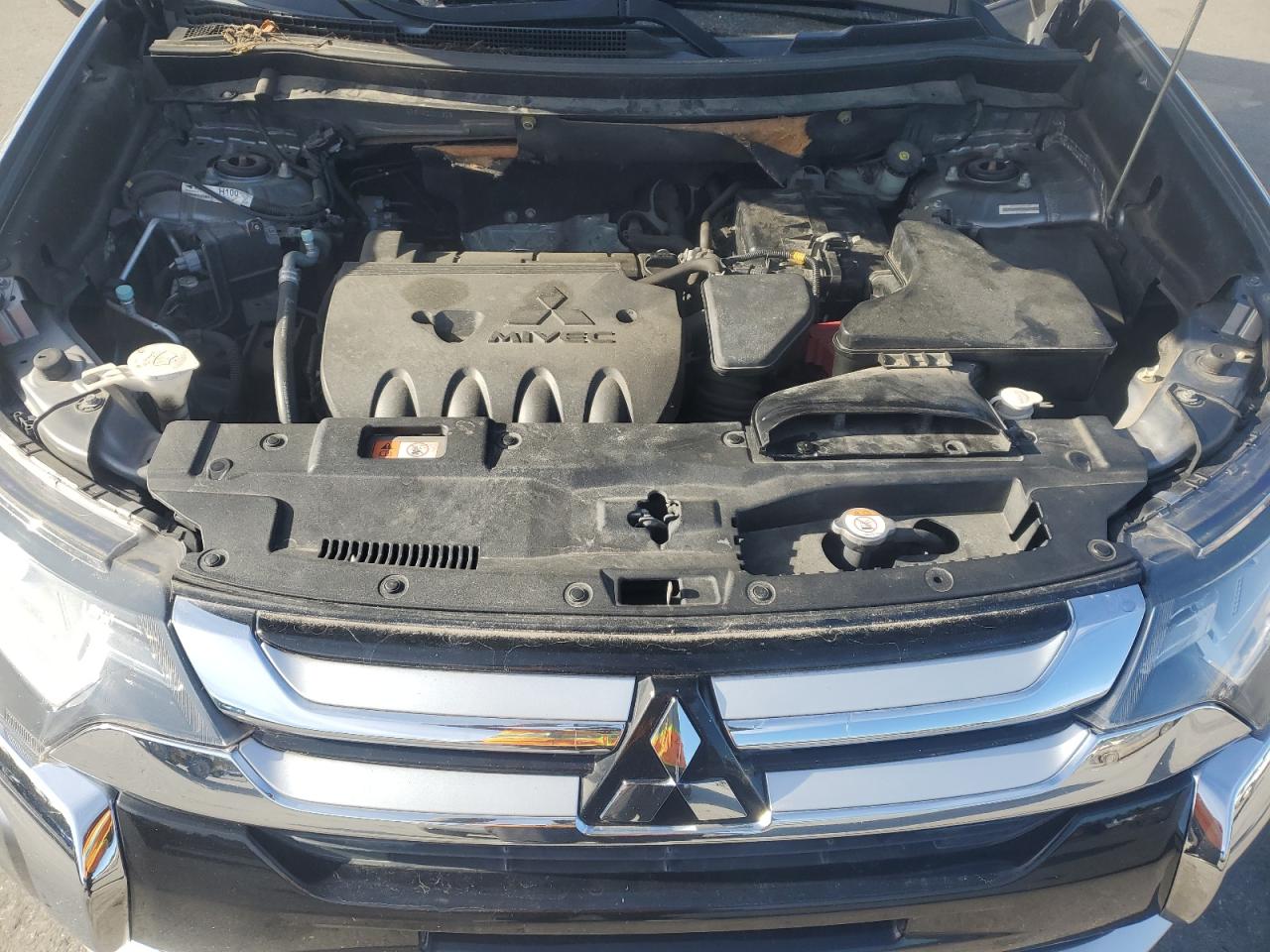 MITSUBISHI OUTLANDER SE