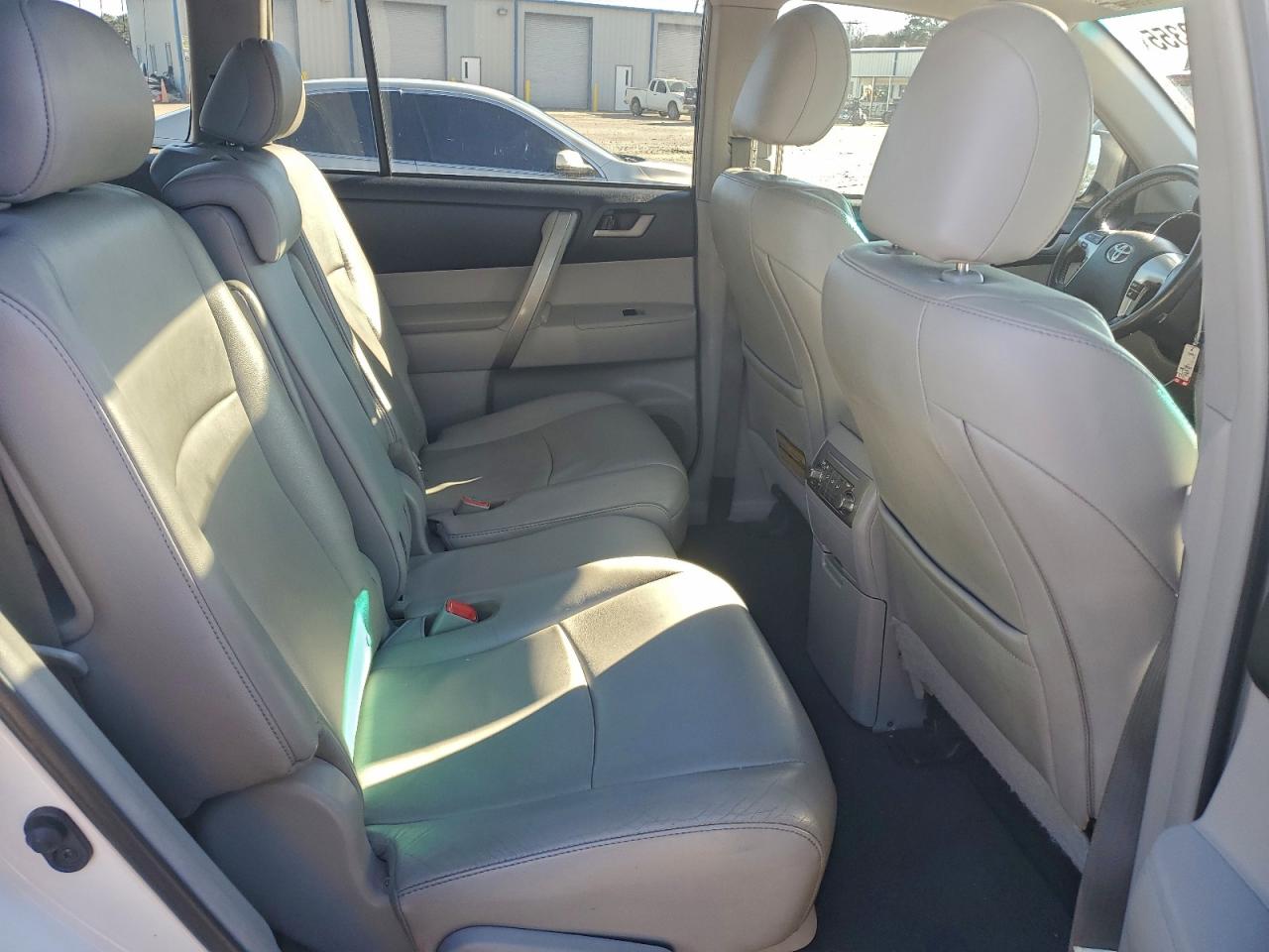 TOYOTA HIGHLANDER BASE