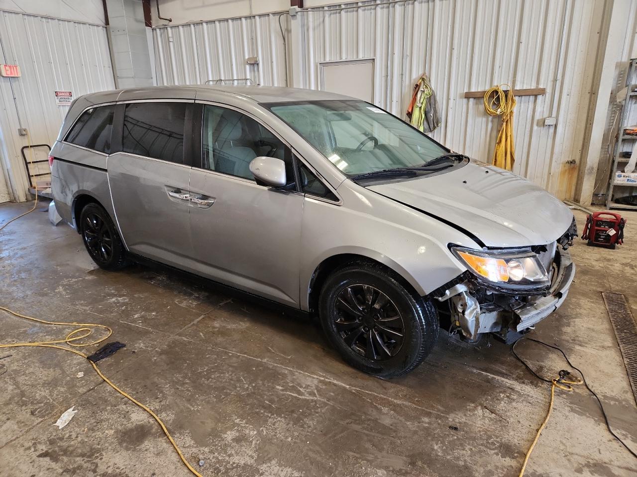 Lot #3302923111 2016 HONDA ODYSSEY EX