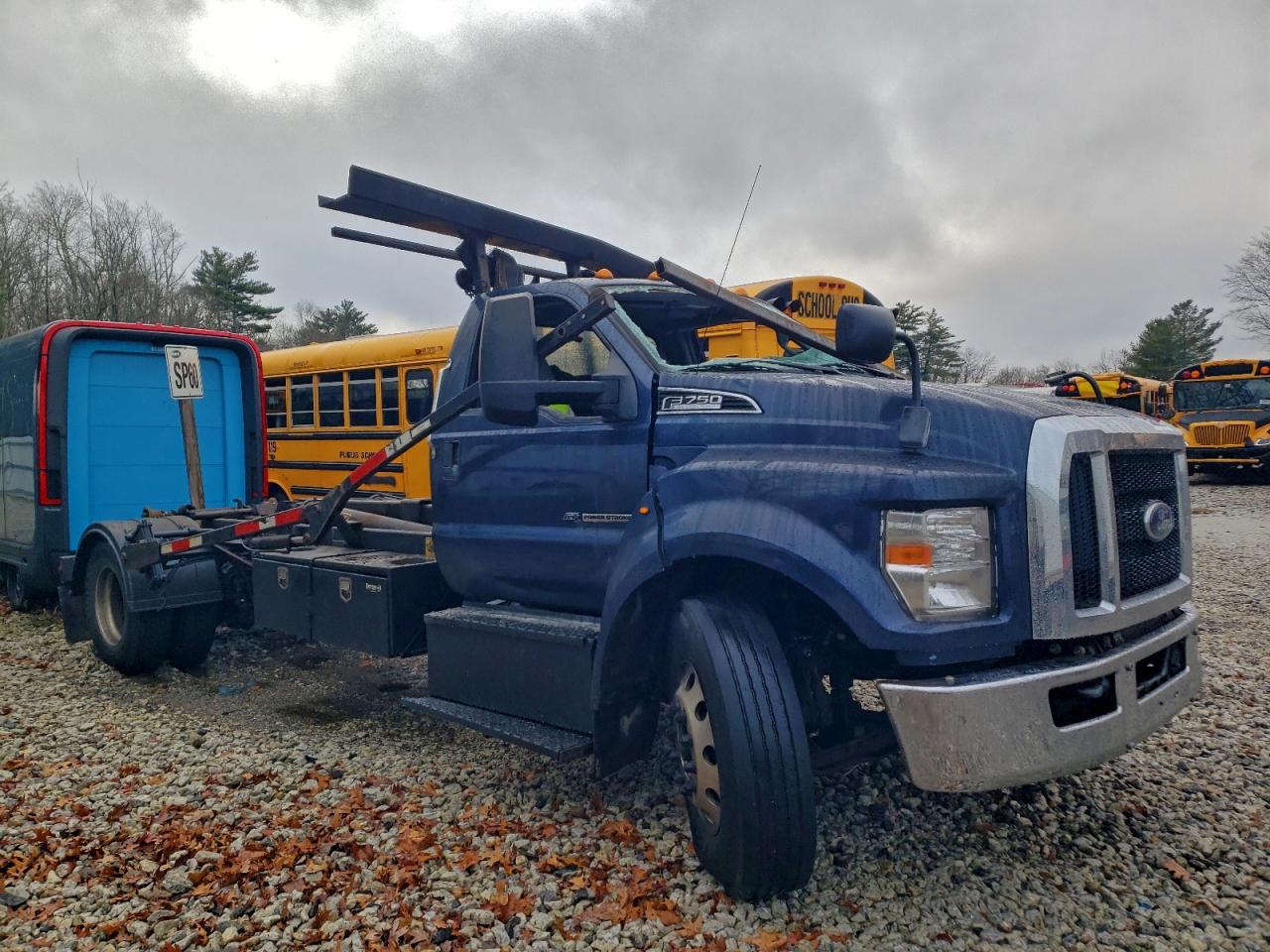 FORD F-750 SUPER DUTY