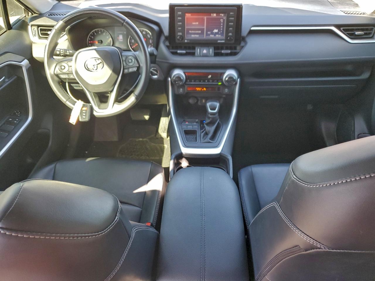 TOYOTA RAV4 XLE PREMIUM