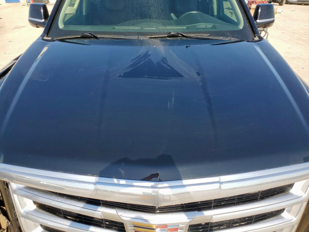 CADILLAC ESCALADE LUXURY