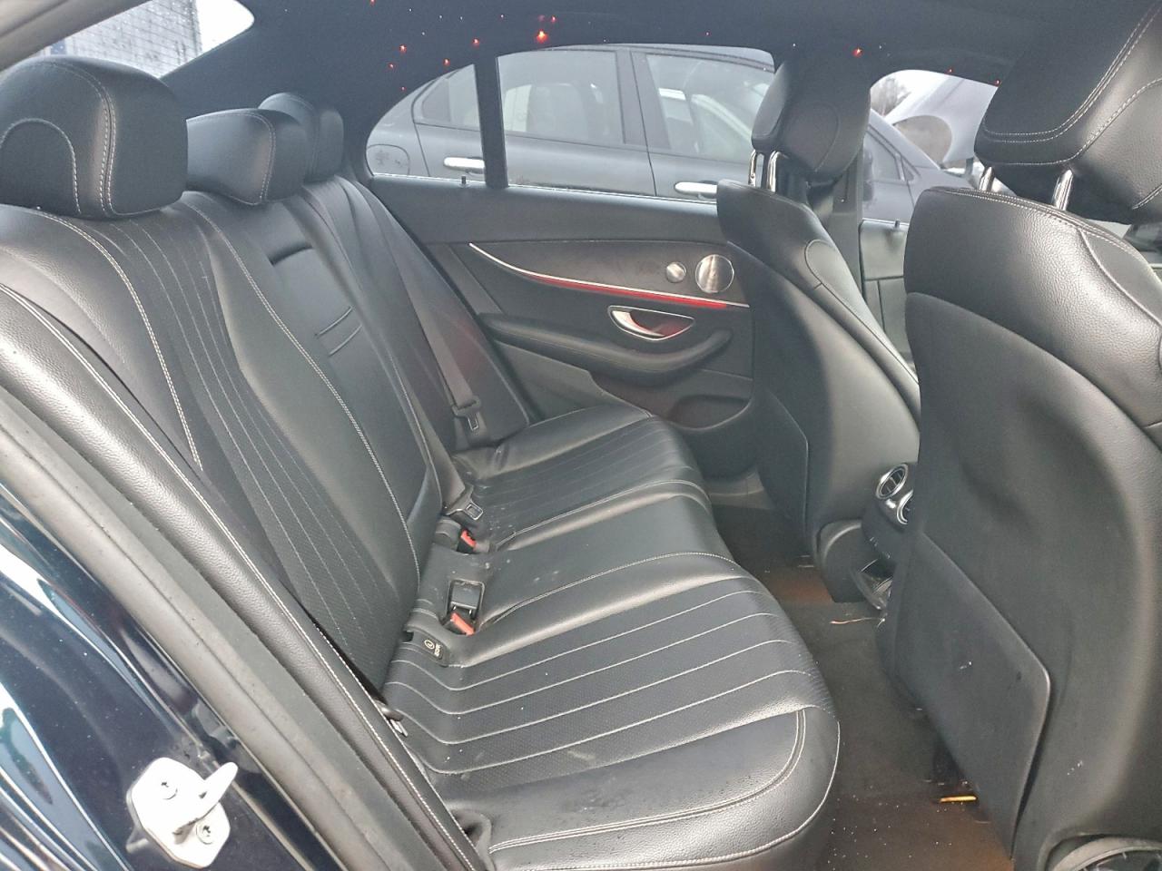 MERCEDES-BENZ E-CLASS 300