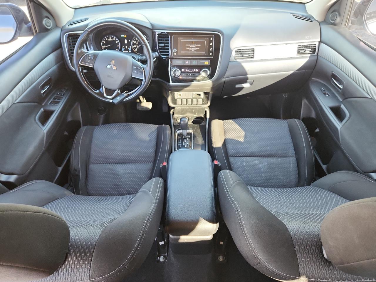 MITSUBISHI OUTLANDER SE