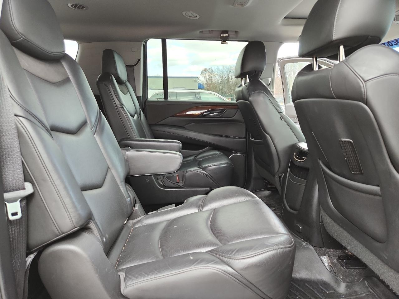 CADILLAC ESCALADE ESV LUXURY