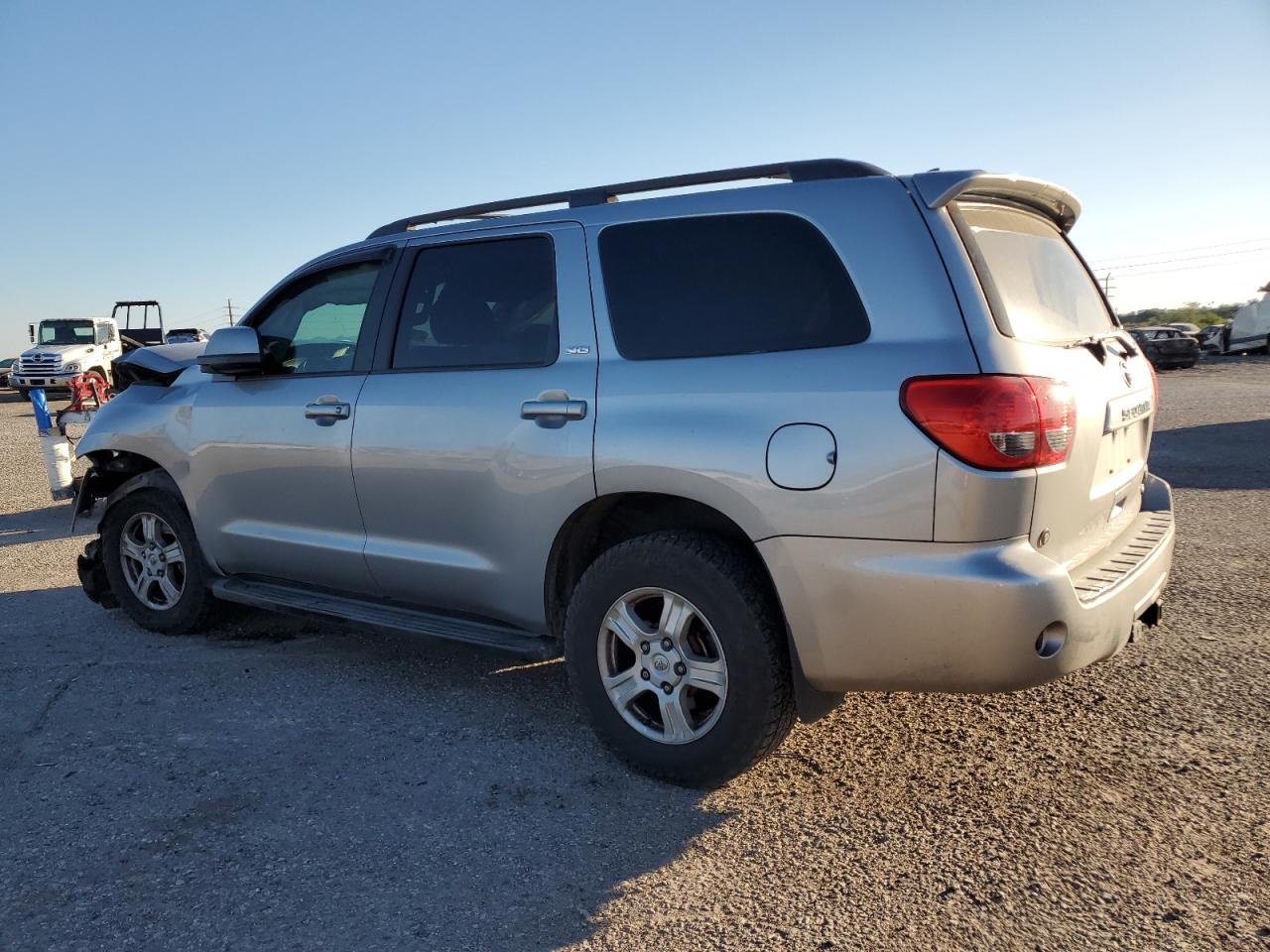 TOYOTA SEQUOIA SR5