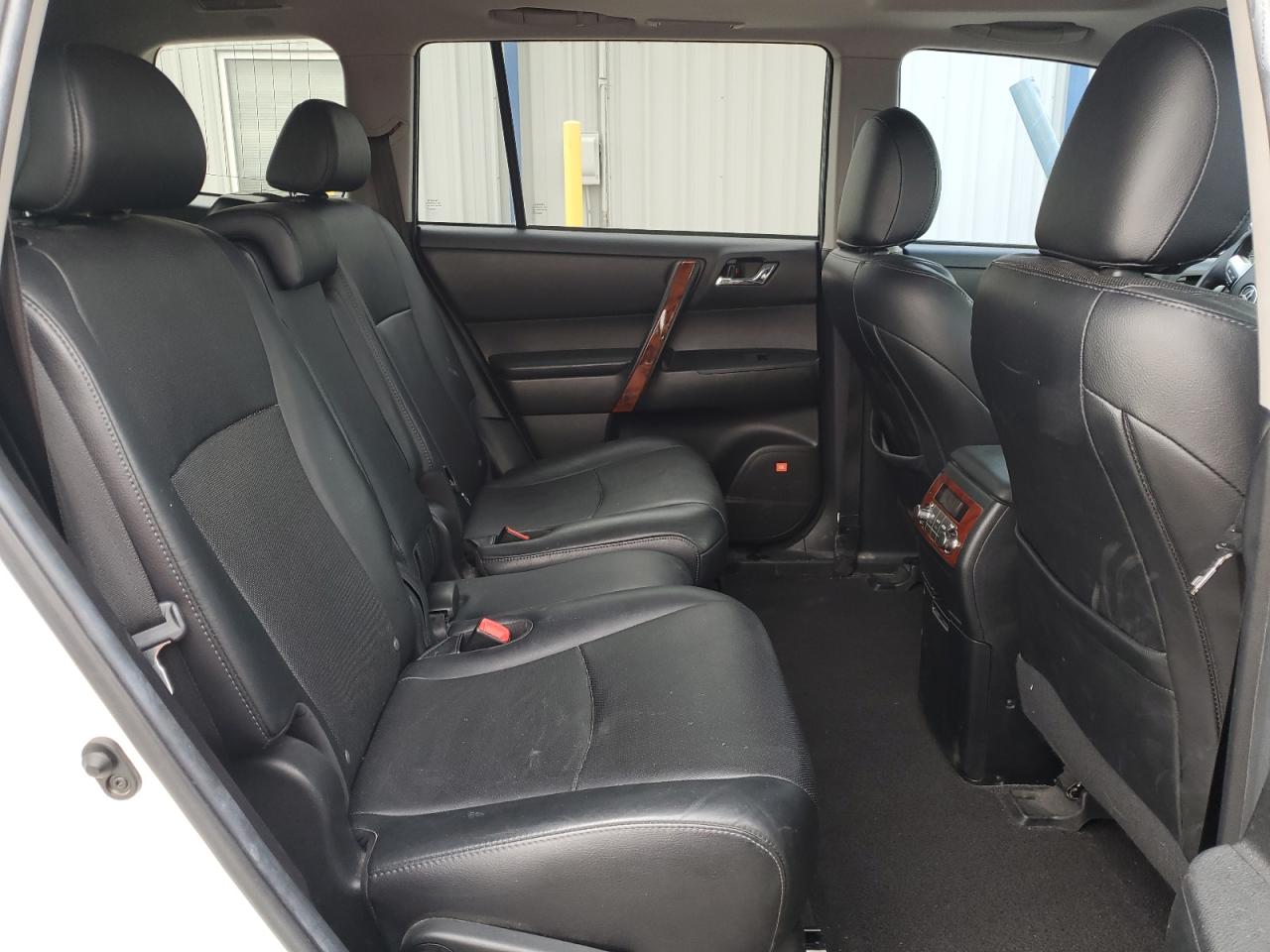 TOYOTA HIGHLANDER LIMITED