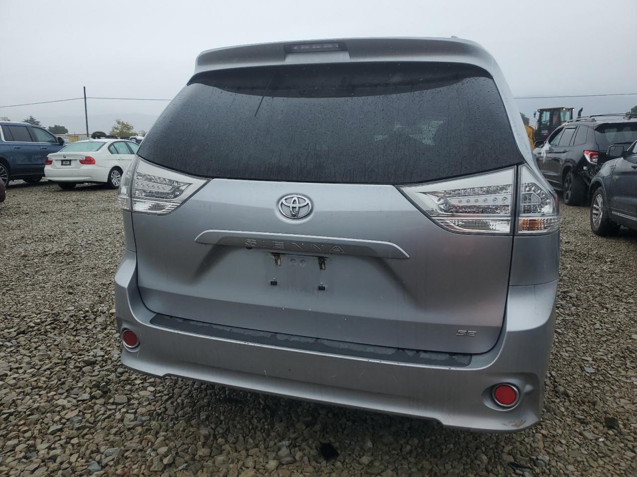 TOYOTA SIENNA SE