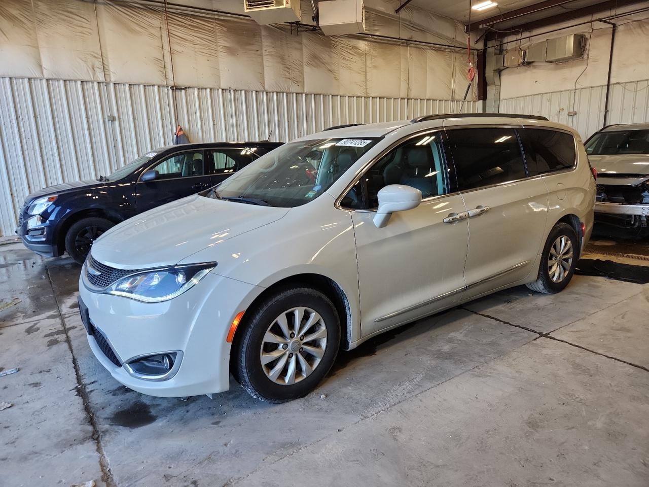 CHRYSLER PACIFICA TOURING L