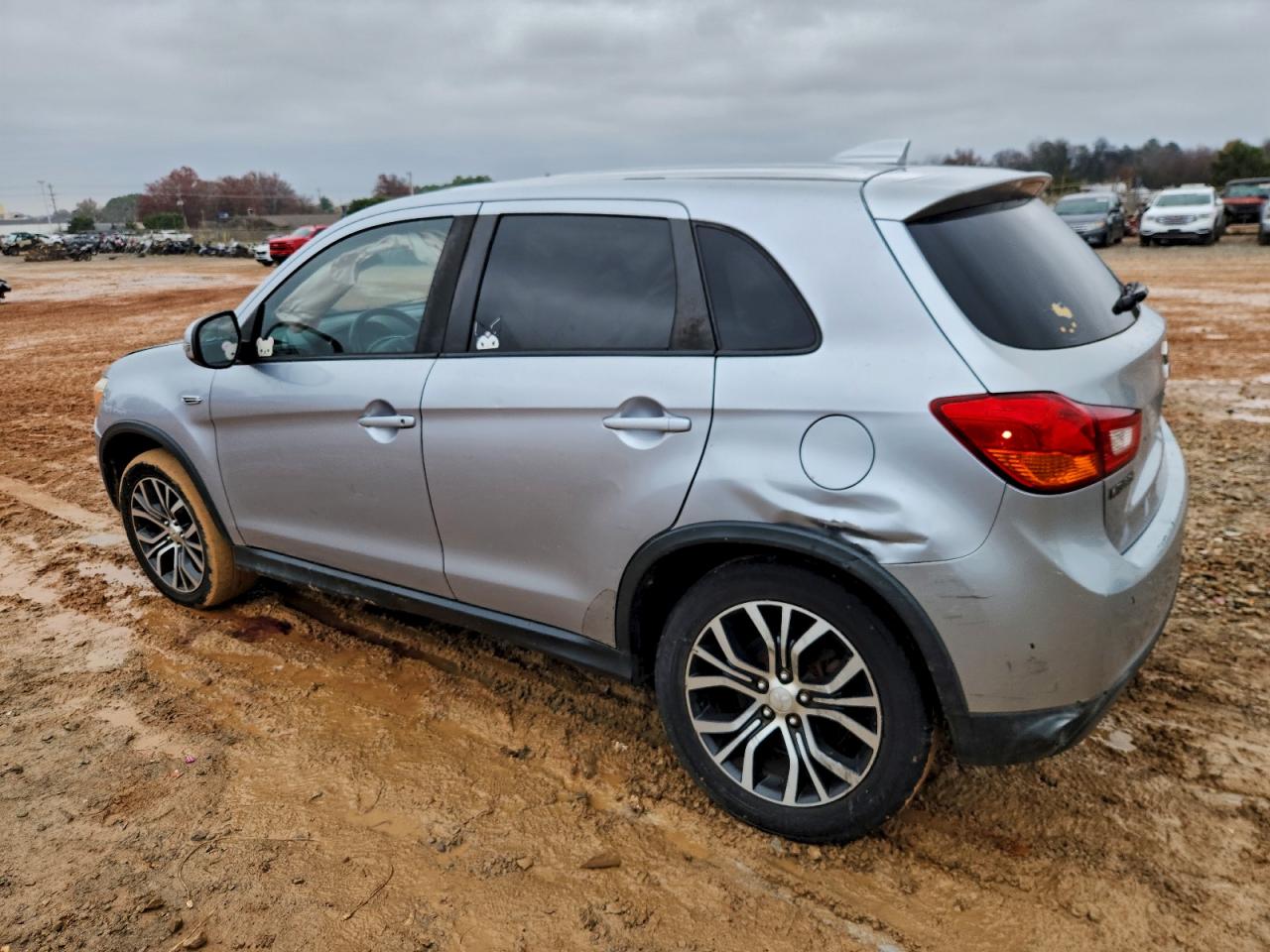 MITSUBISHI OUTLANDER ES