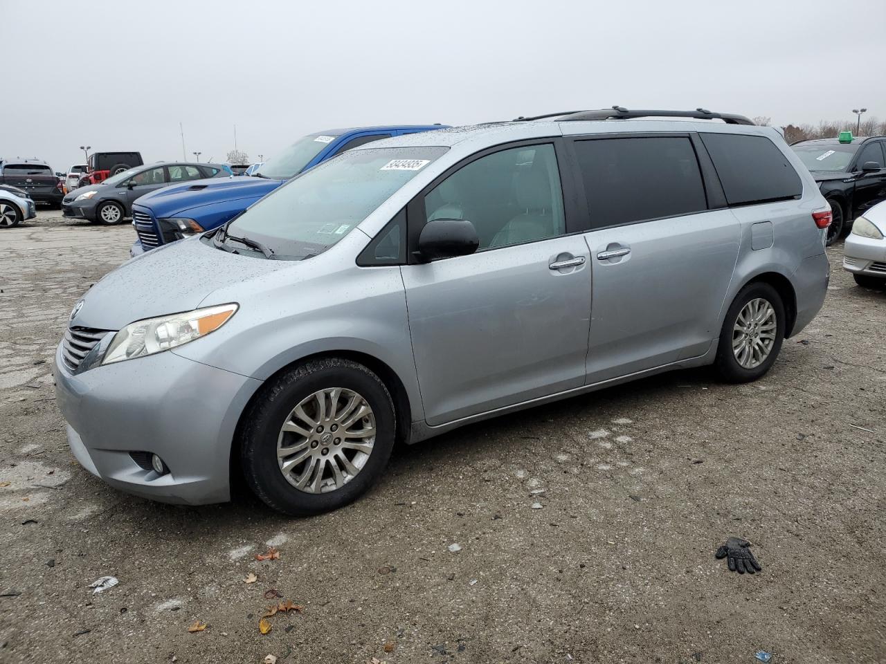 TOYOTA SIENNA XLE