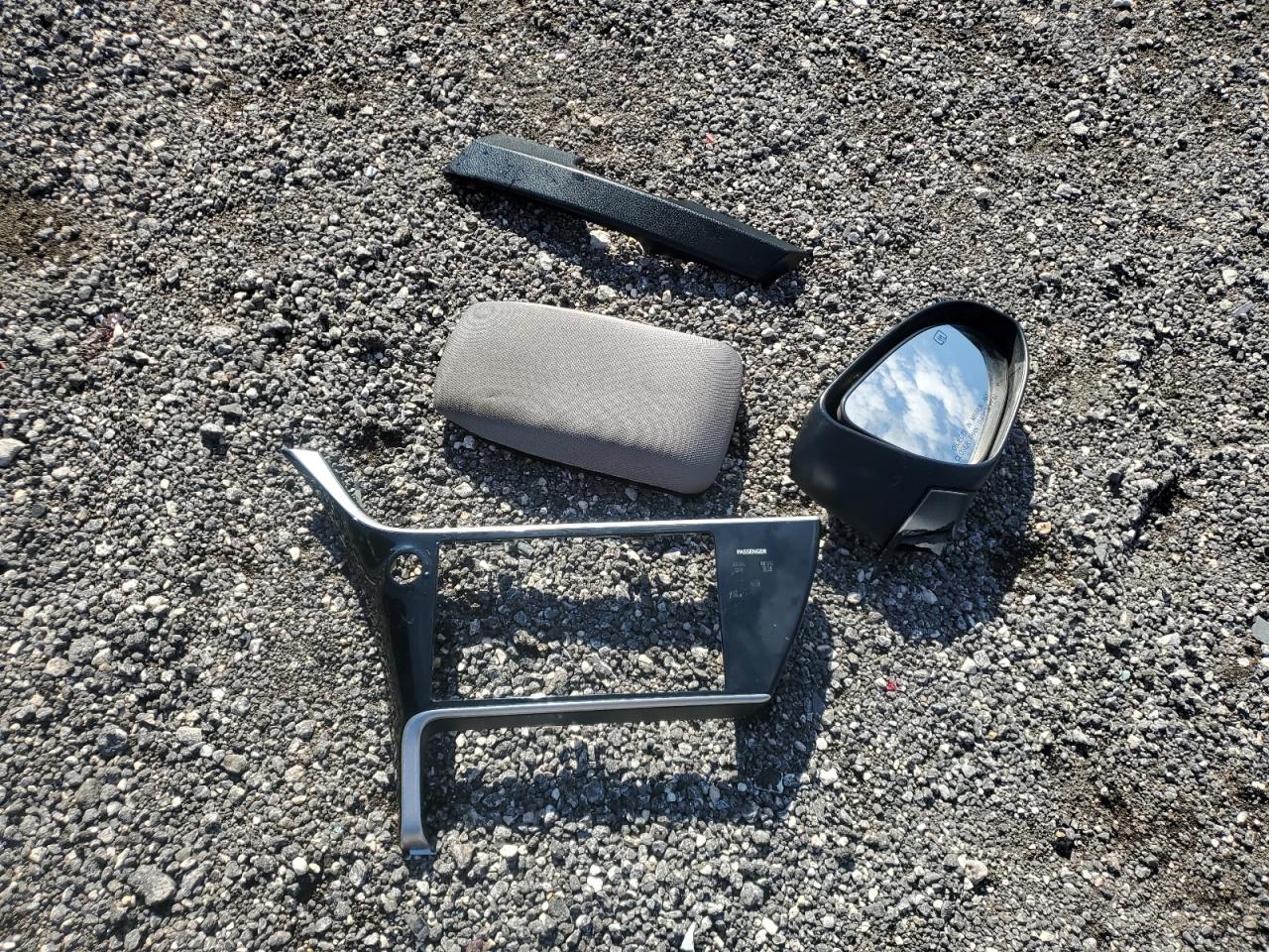 Lot #3309432969 2017 TOYOTA COROLLA L