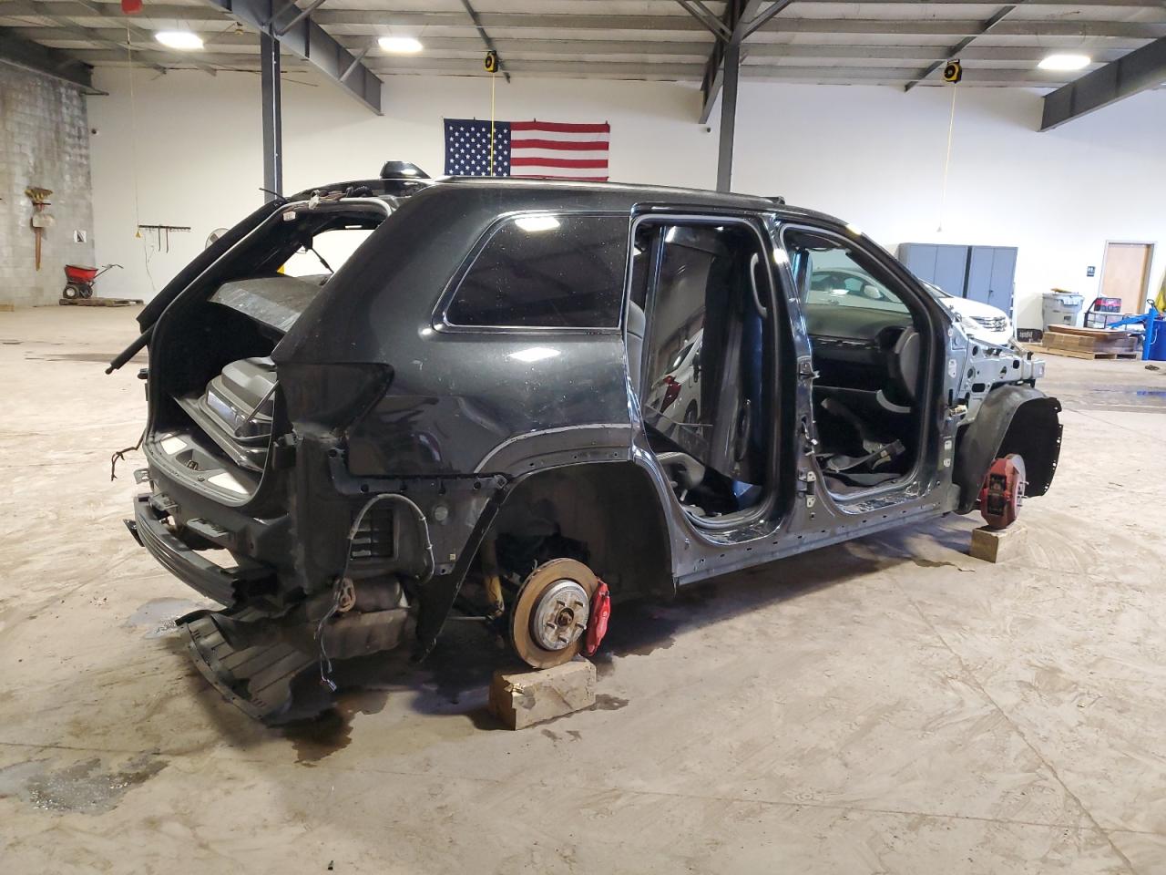 JEEP GRAND CHEROKEE SRT-8