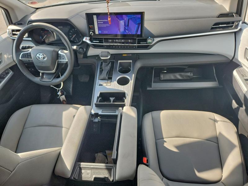 2025 TOYOTA SIENNA XLE #3316094256