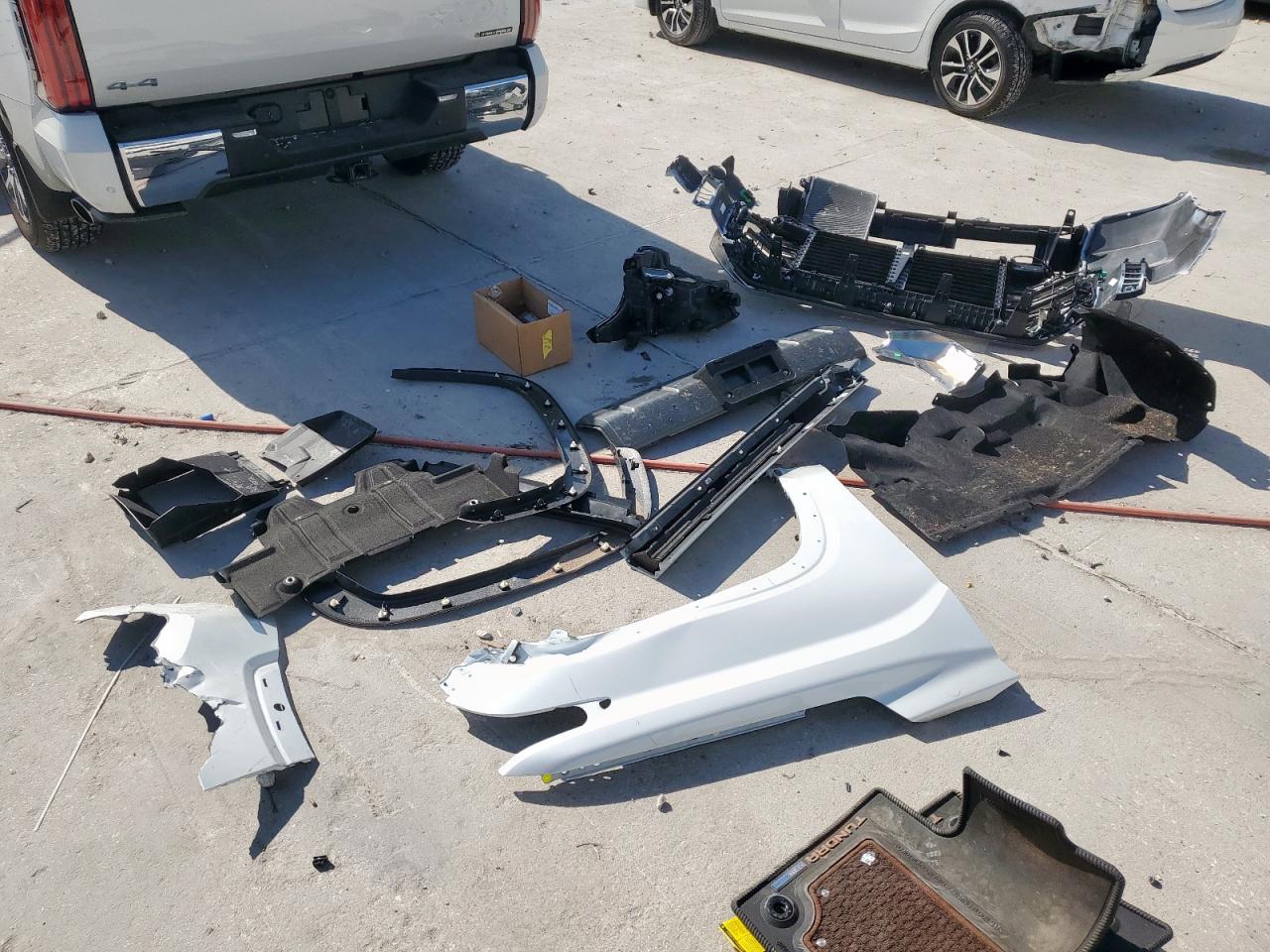 TOYOTA TUNDRA CREWMAX PLATINUM