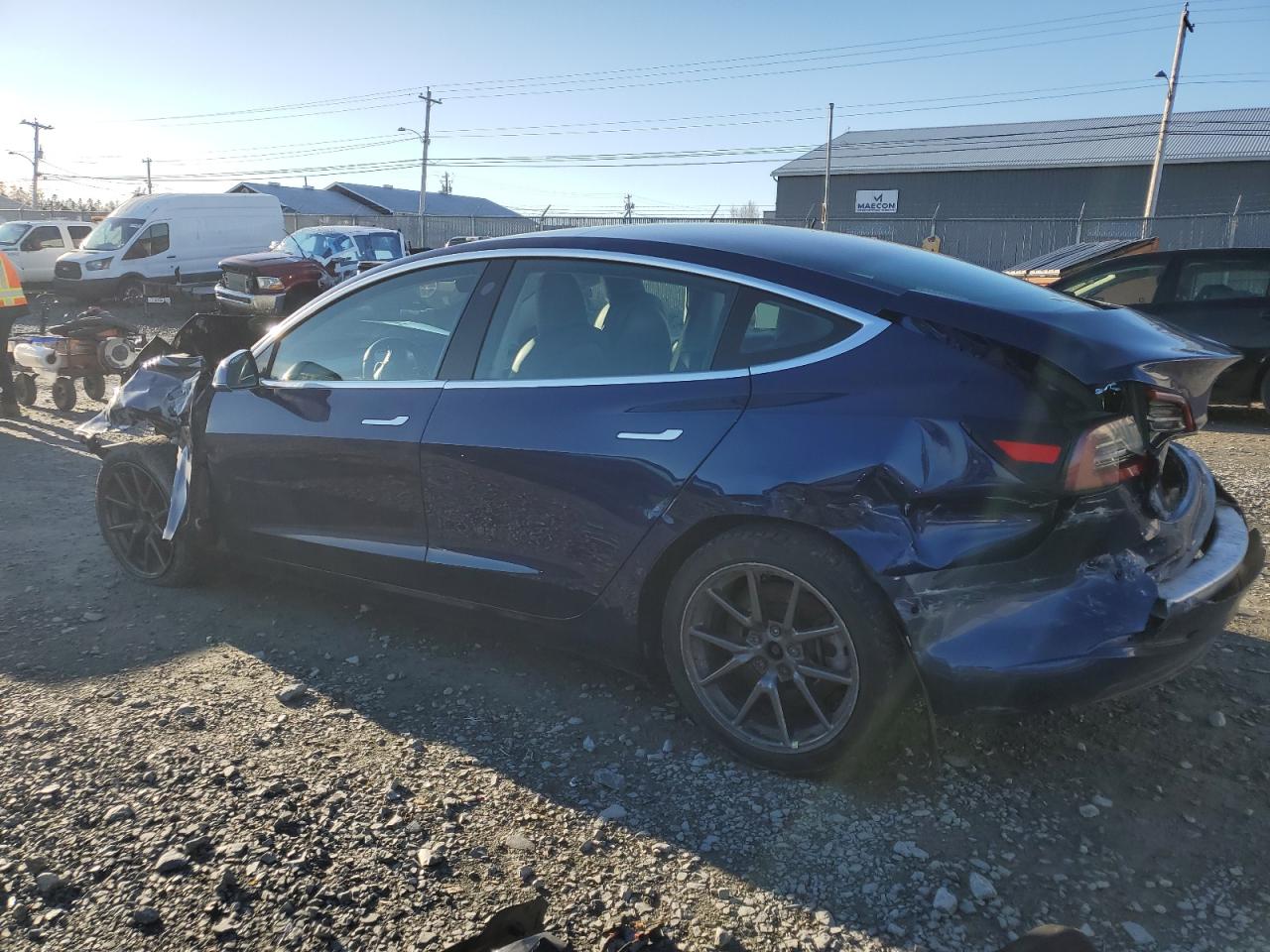 TESLA MODEL 3