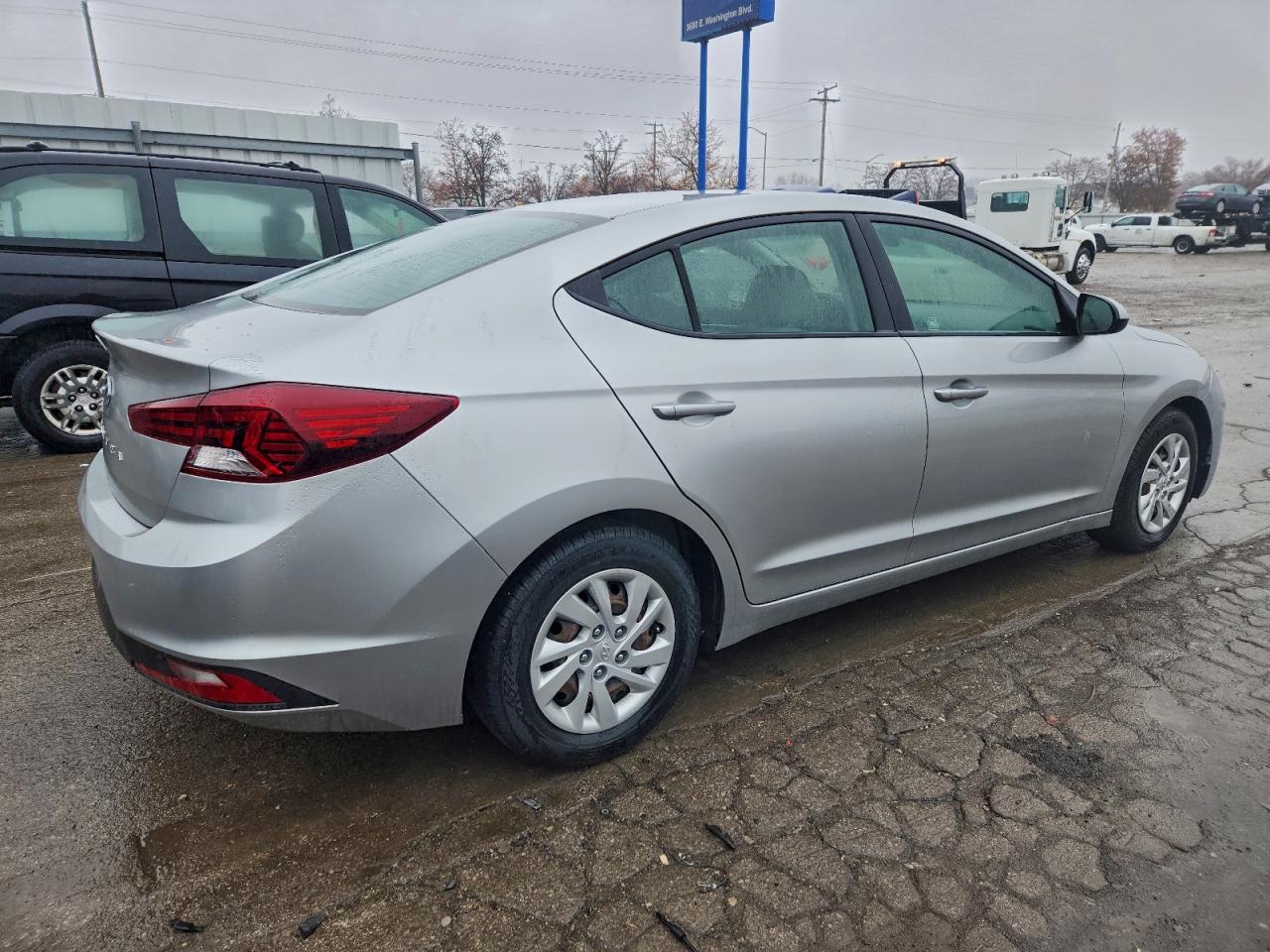HYUNDAI ELANTRA SE