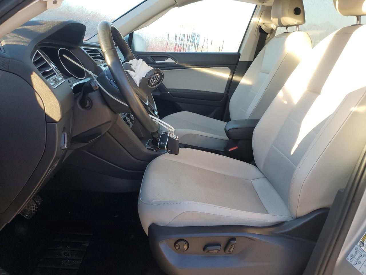 VOLKSWAGEN TIGUAN SE