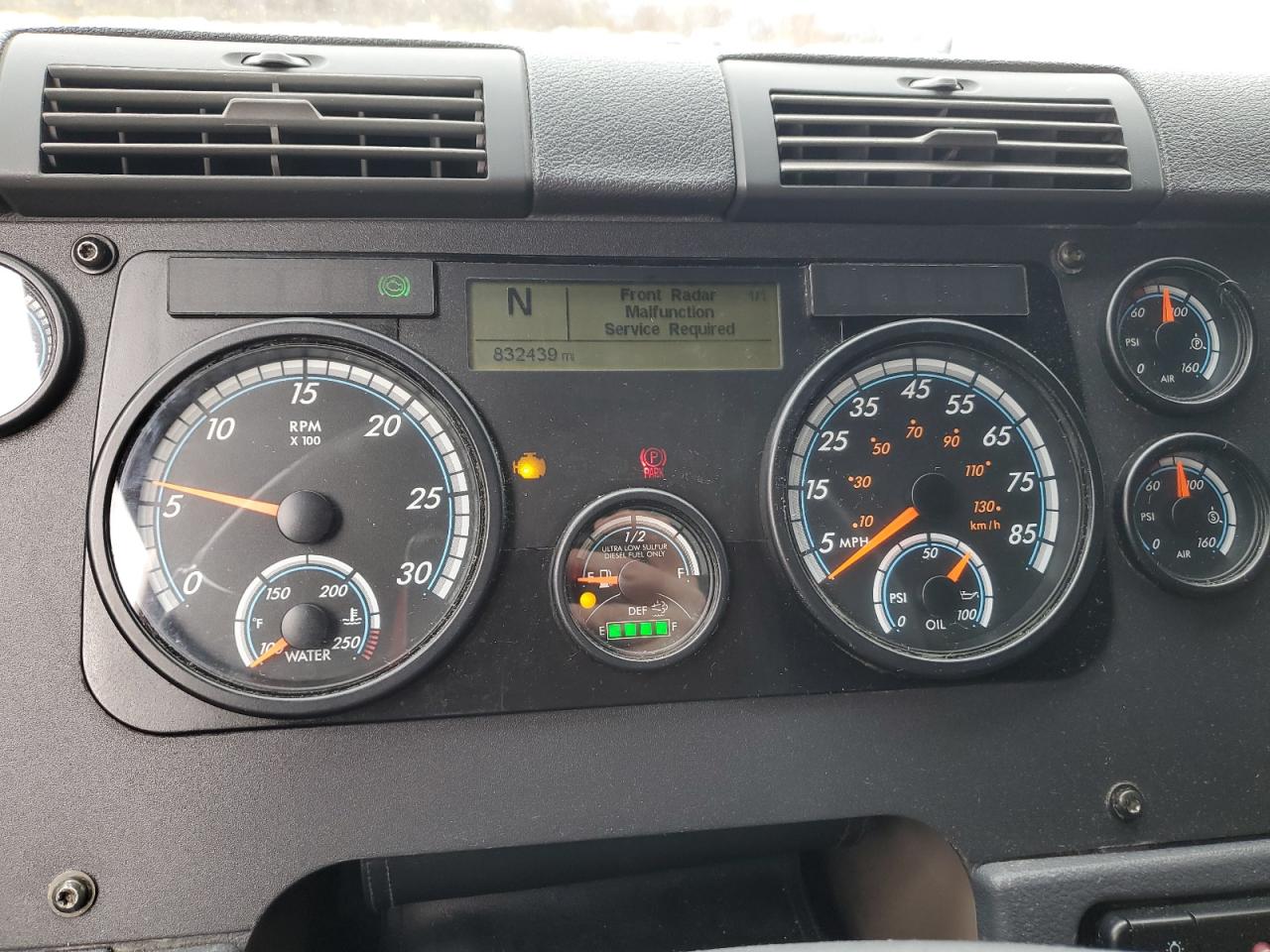 Lot #3293358440 2017 FREIGHTLINER CASCADIA 1