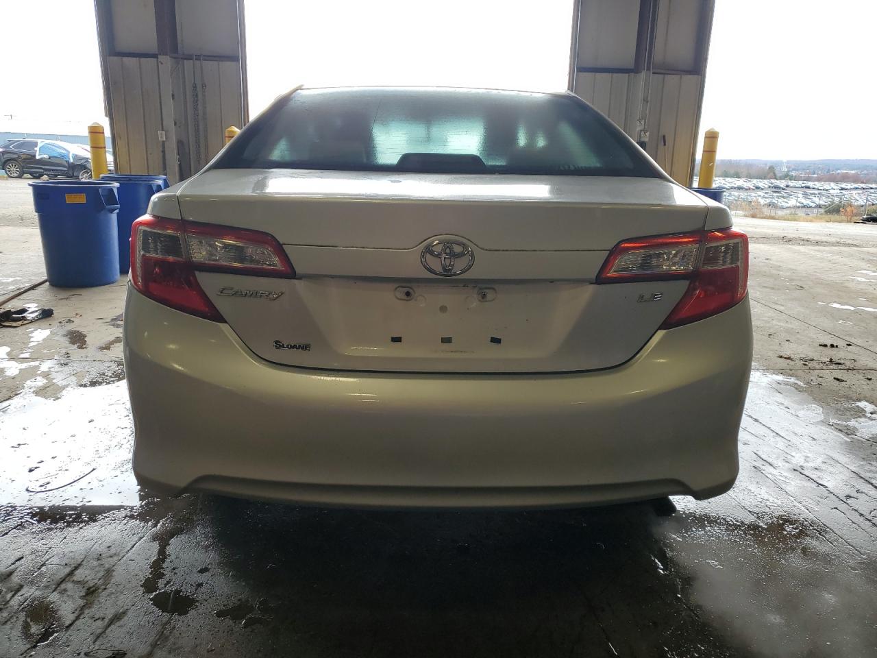 TOYOTA CAMRY BASE