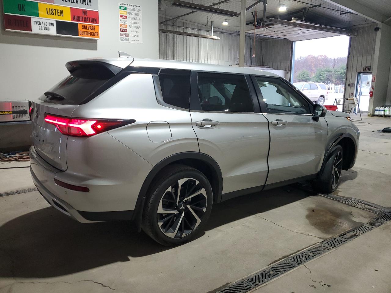 MITSUBISHI OUTLANDER SE