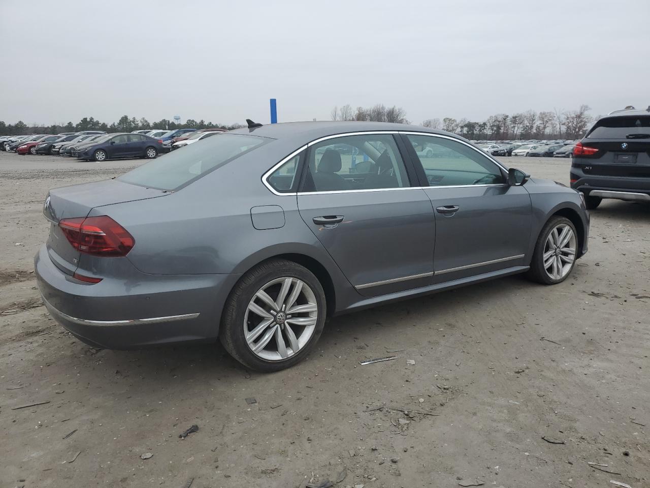 VOLKSWAGEN PASSAT SEL PREMIUM