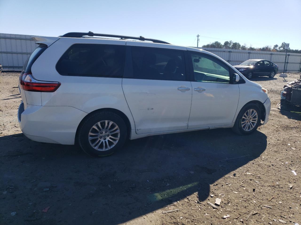 TOYOTA SIENNA XLE