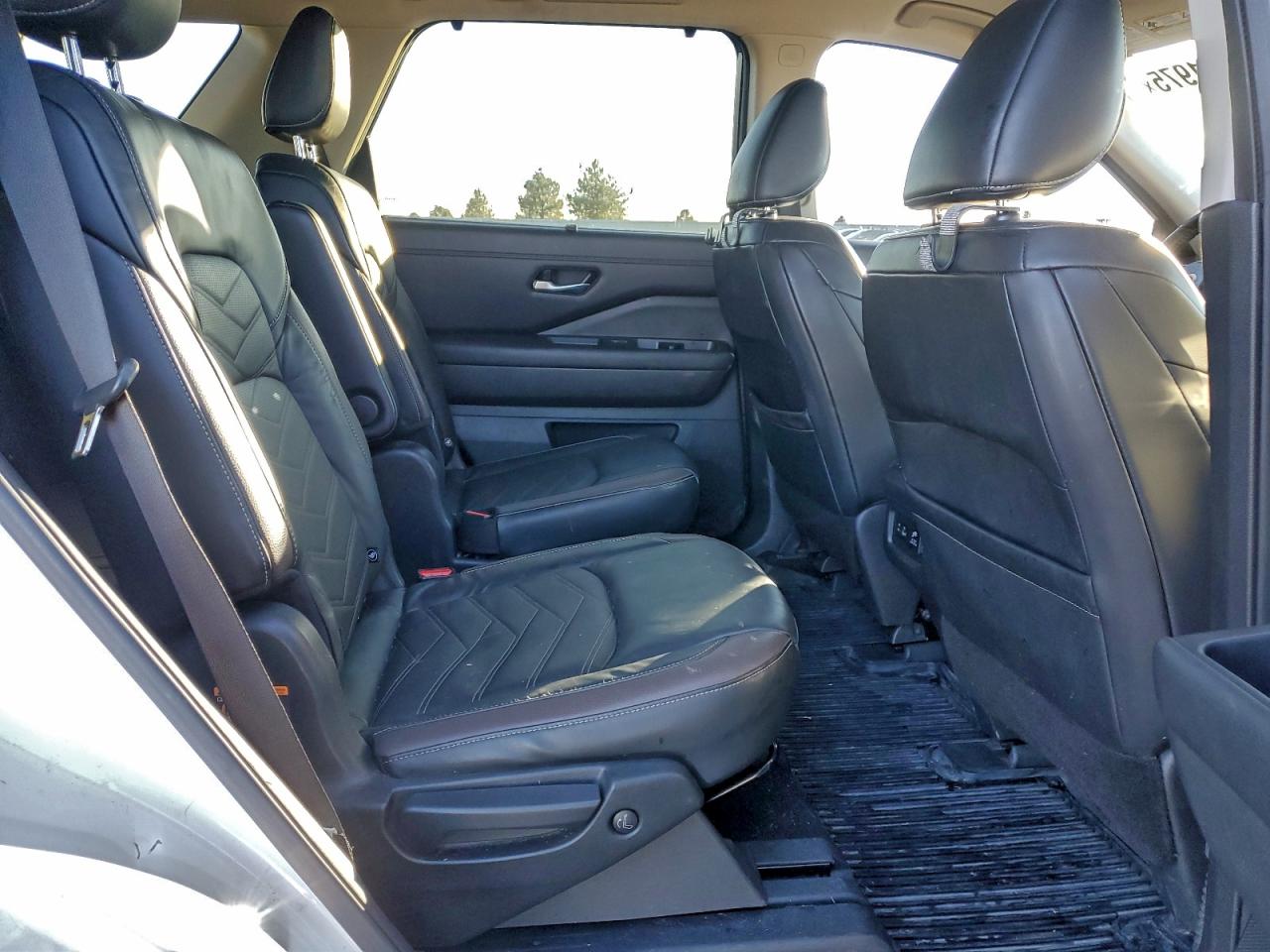 NISSAN PATHFINDER PLATINUM