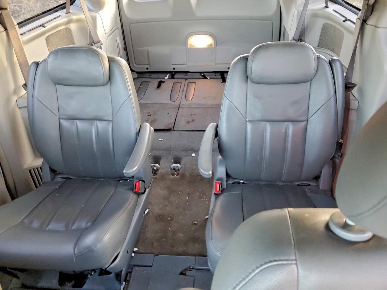 Lot #3304516571 2008 CHRYSLER TOWN & COU