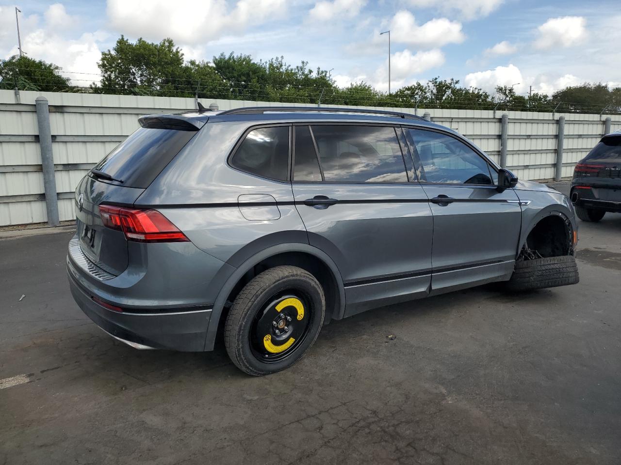 VOLKSWAGEN TIGUAN SE
