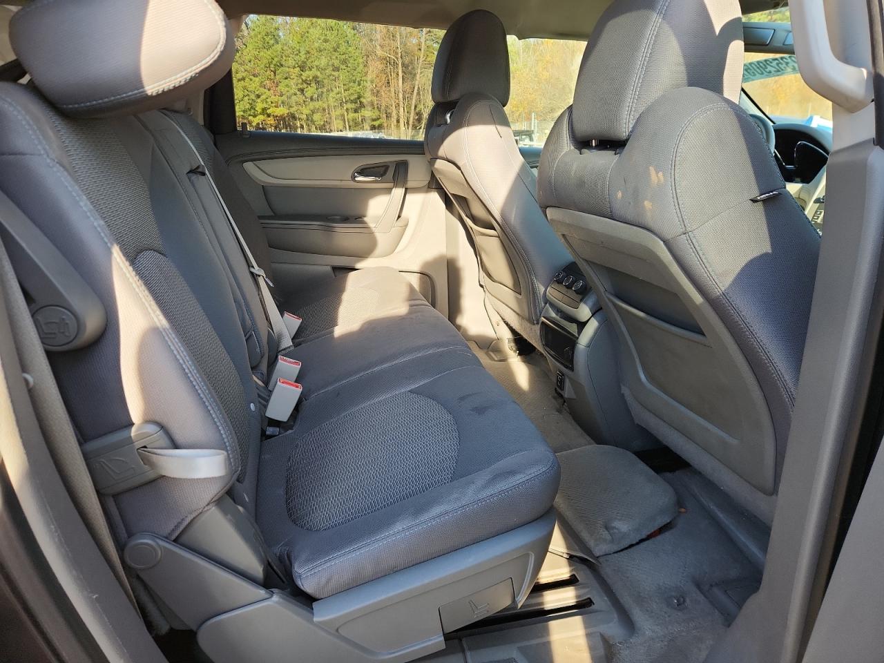 CHEVROLET TRAVERSE LS