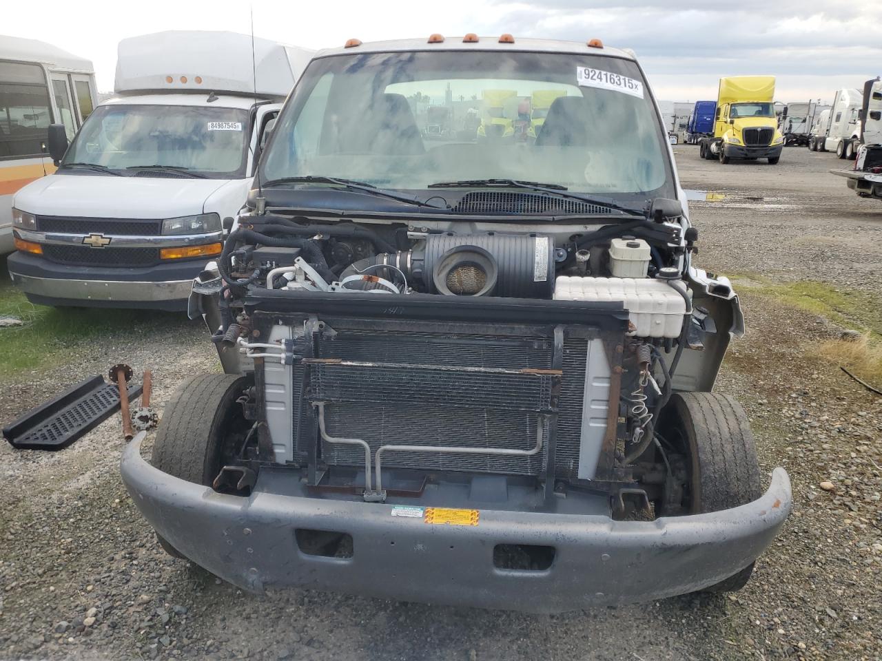 Lot #3298008176 2005 GMC C5500