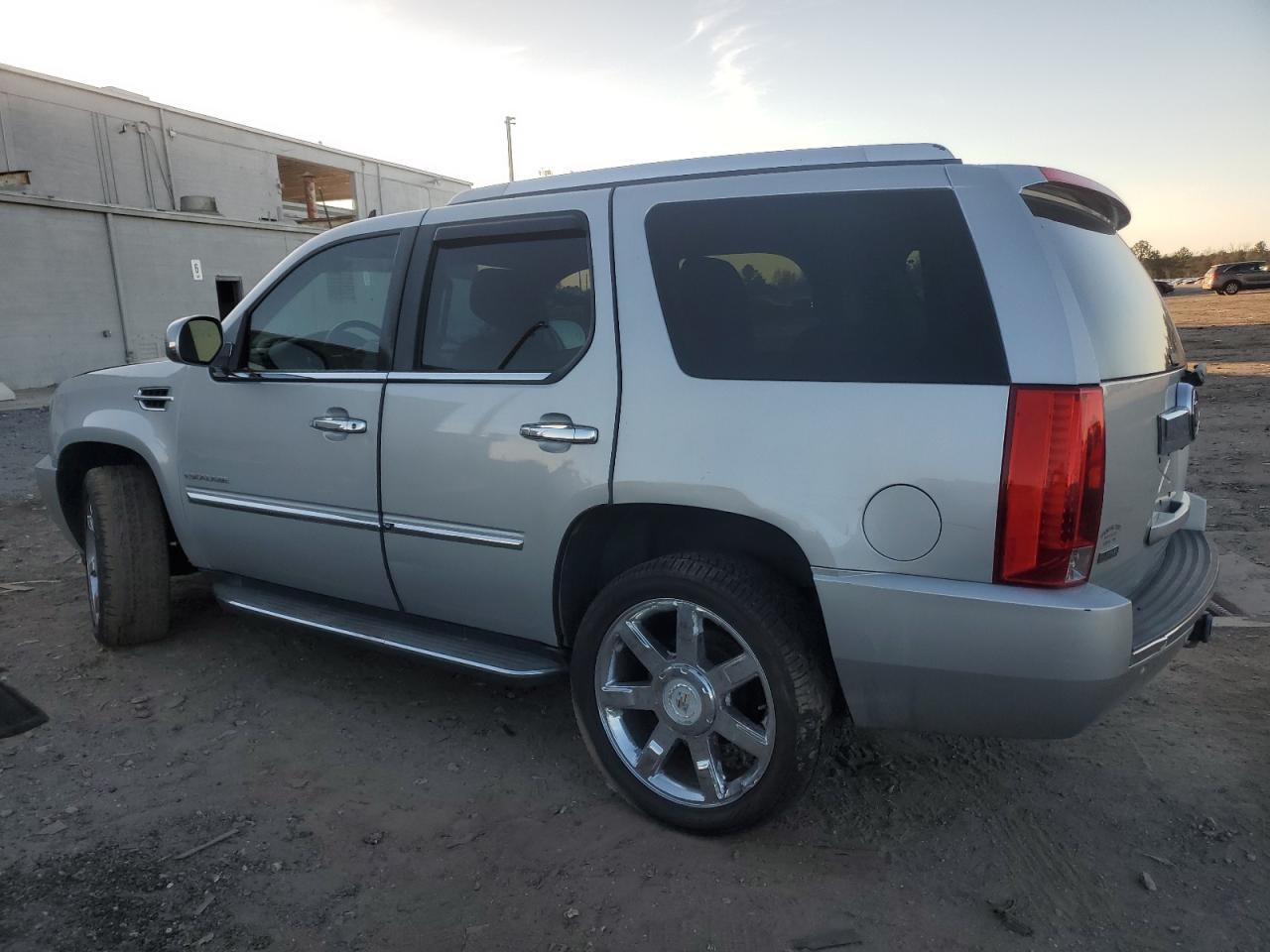 CADILLAC ESCALADE LUXURY