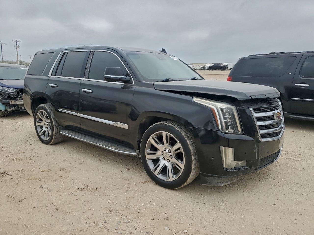 CADILLAC ESCALADE LUXURY