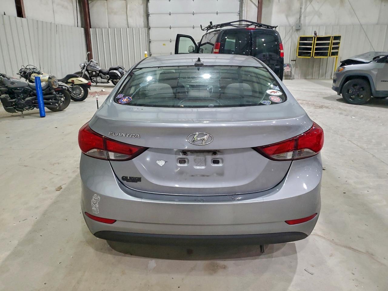 HYUNDAI ELANTRA SE
