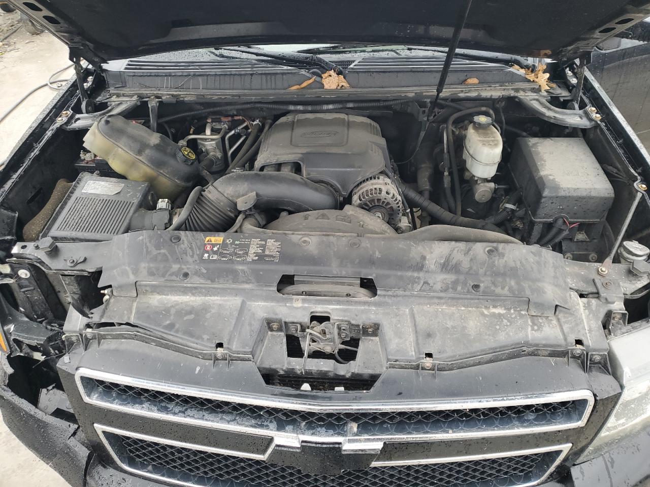 CHEVROLET SUBURBAN K2500 LT