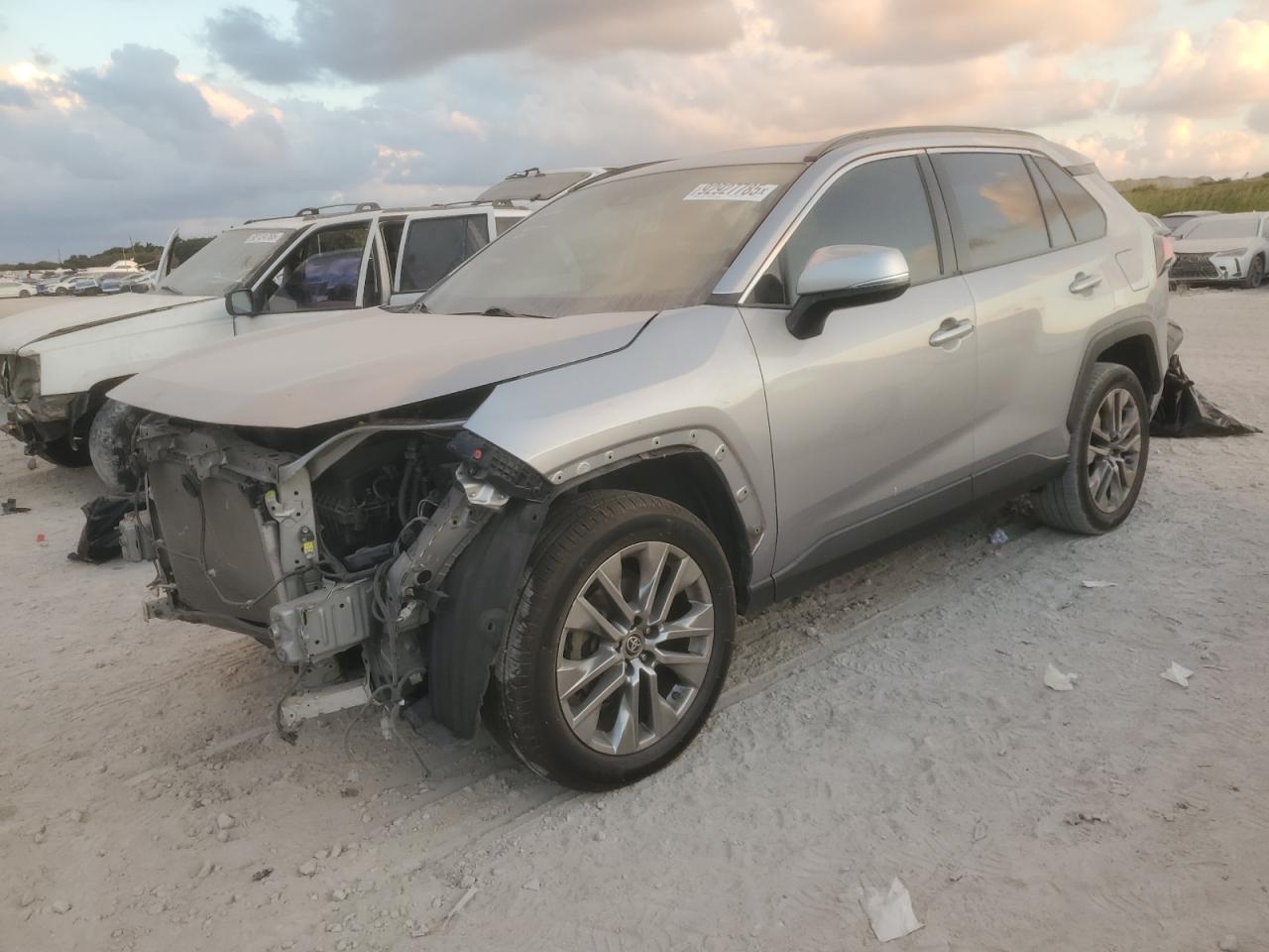 Lot #3301782376 2019 TOYOTA RAV4 XLE P