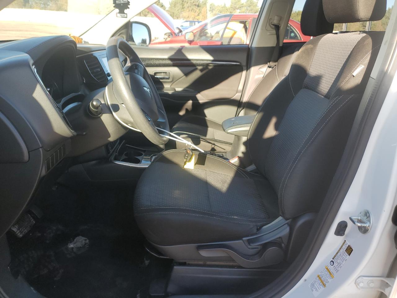 MITSUBISHI OUTLANDER SE