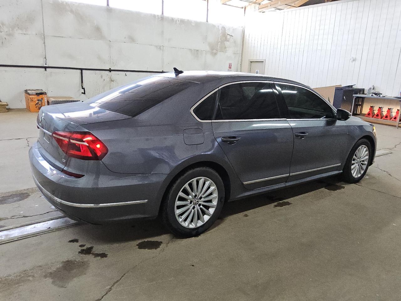 VOLKSWAGEN PASSAT SE