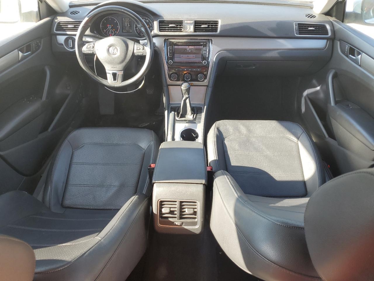 VOLKSWAGEN PASSAT SE