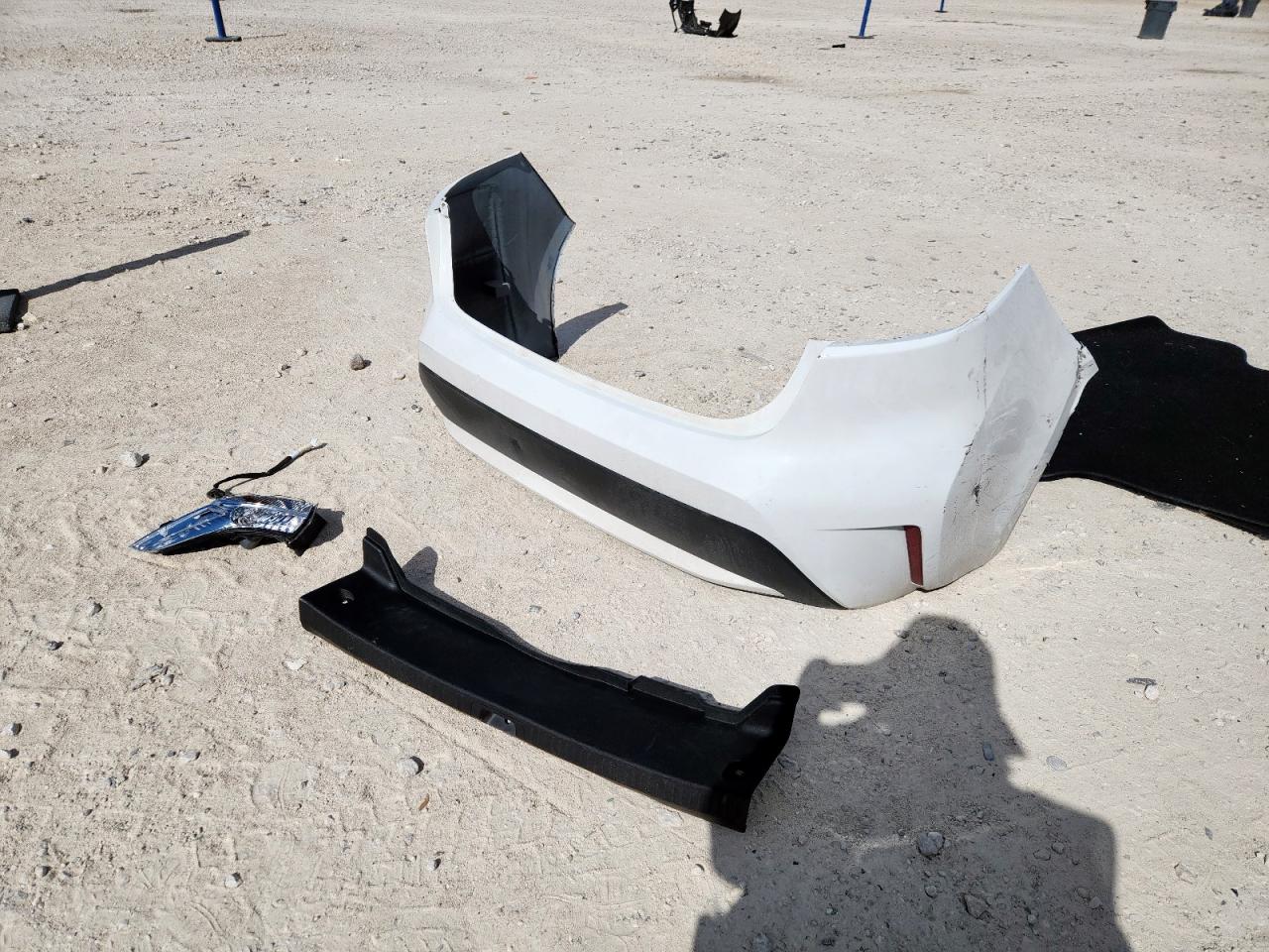 Lot #3318068373 2020 TOYOTA COROLLA LE