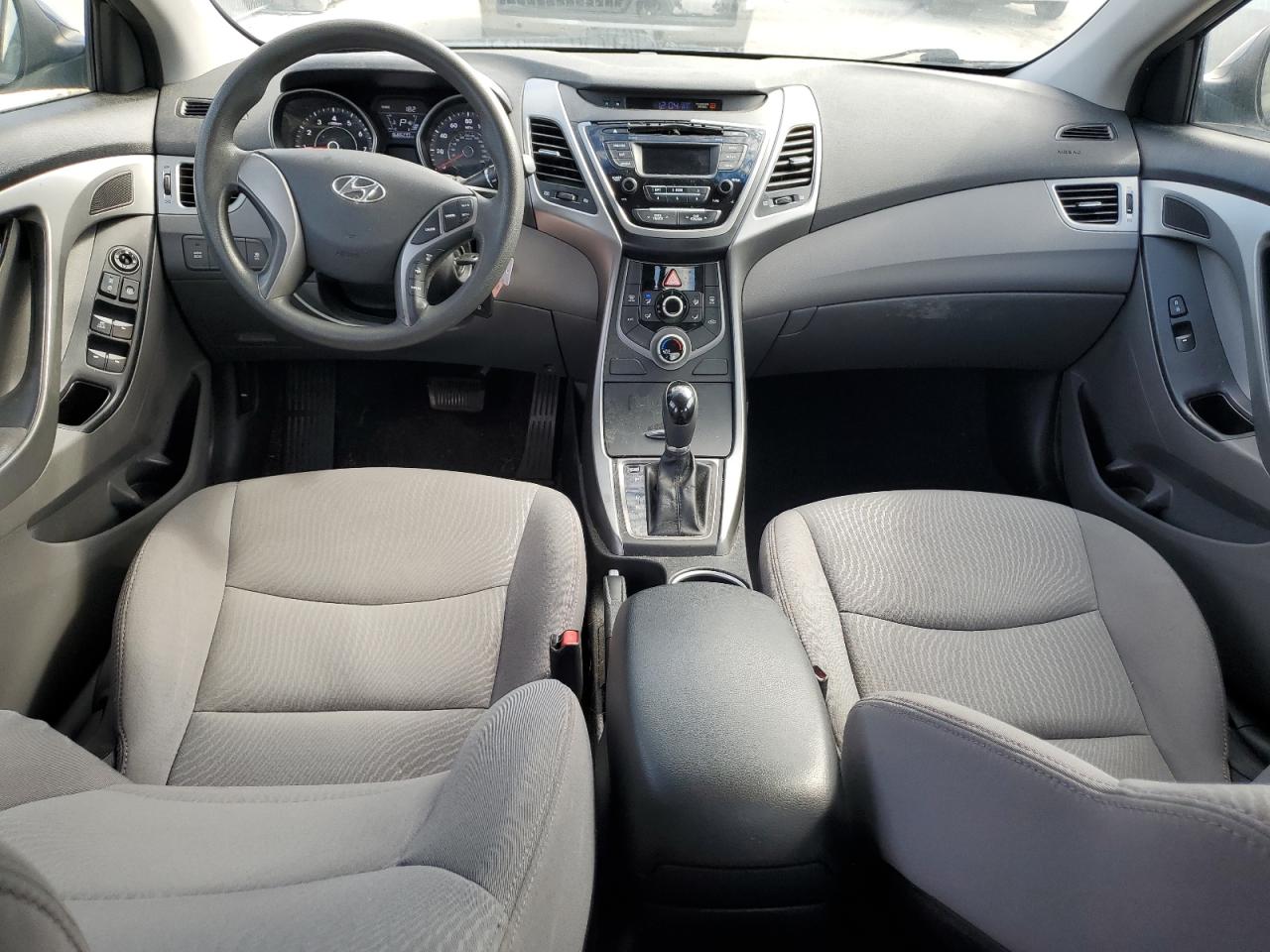 HYUNDAI ELANTRA SE