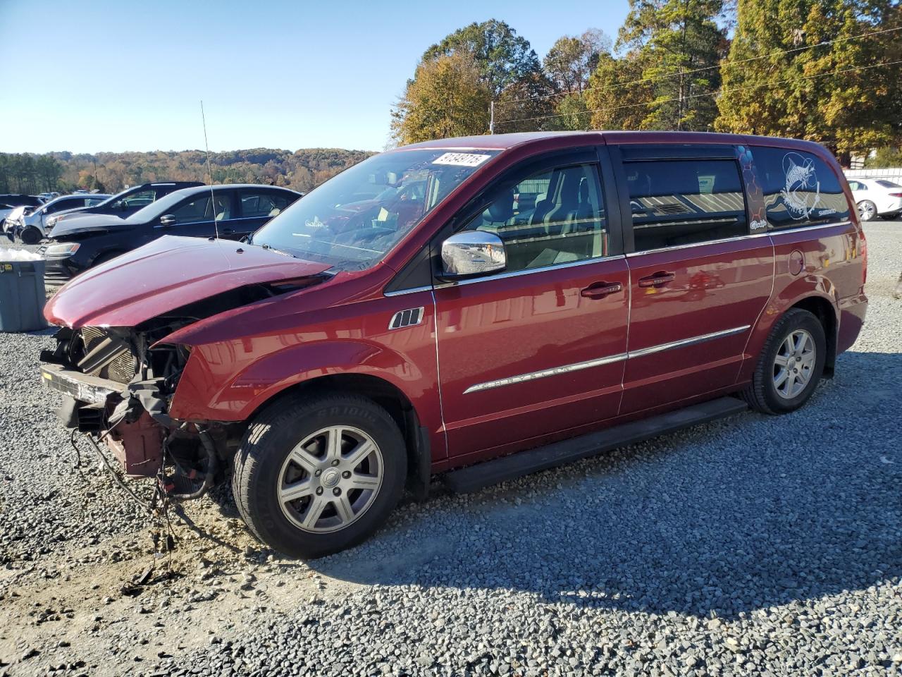 CHRYSLER TOWN & COUNTRY TOURING L